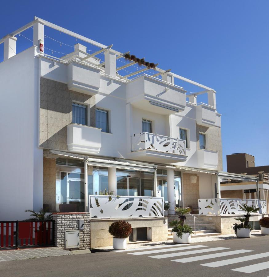 Piccadilly Rooms Restaurant And Beach Santa Maria al Bagno Luaran gambar