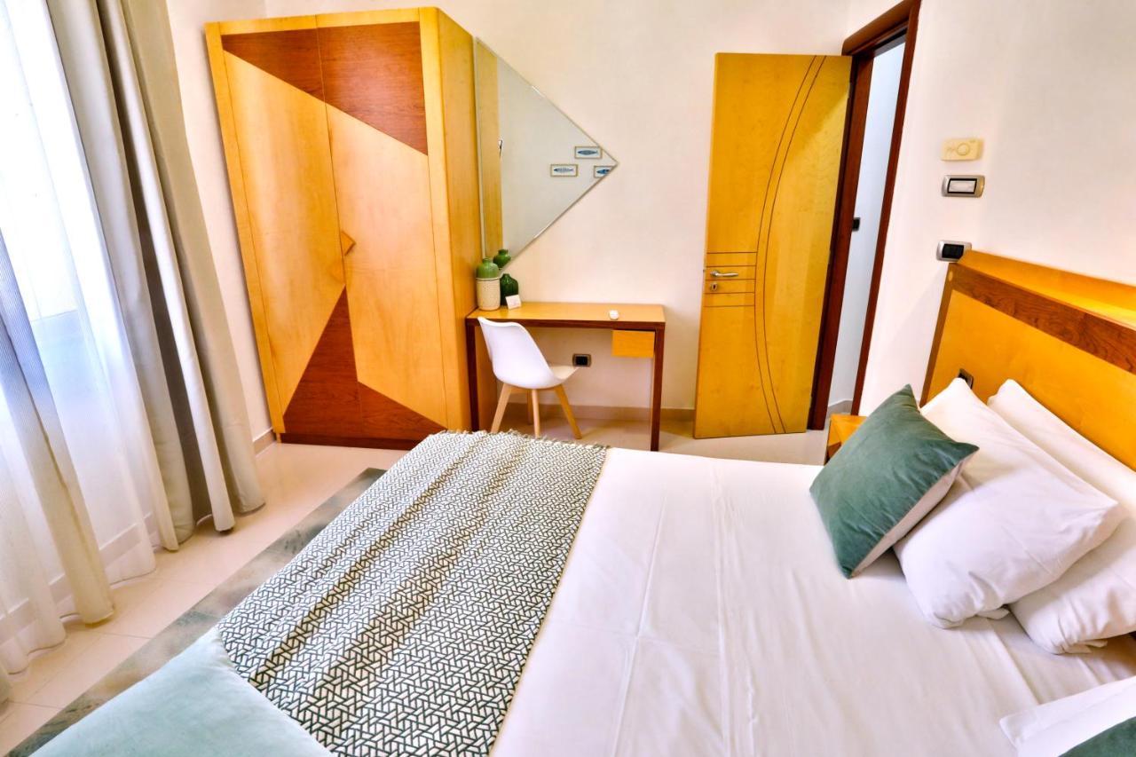 Piccadilly Rooms Restaurant And Beach Santa Maria al Bagno Luaran gambar