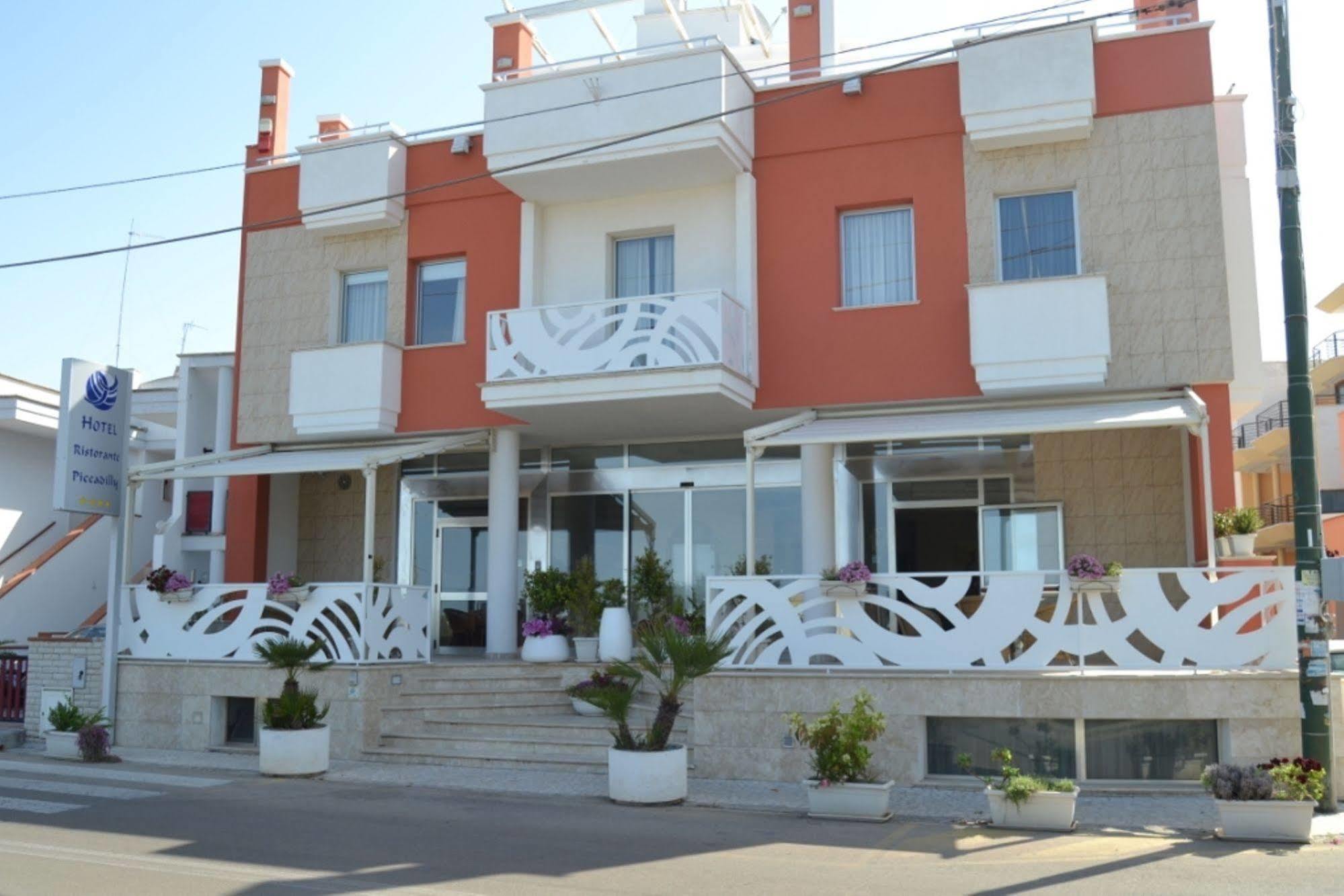 Piccadilly Rooms Restaurant And Beach Santa Maria al Bagno Luaran gambar