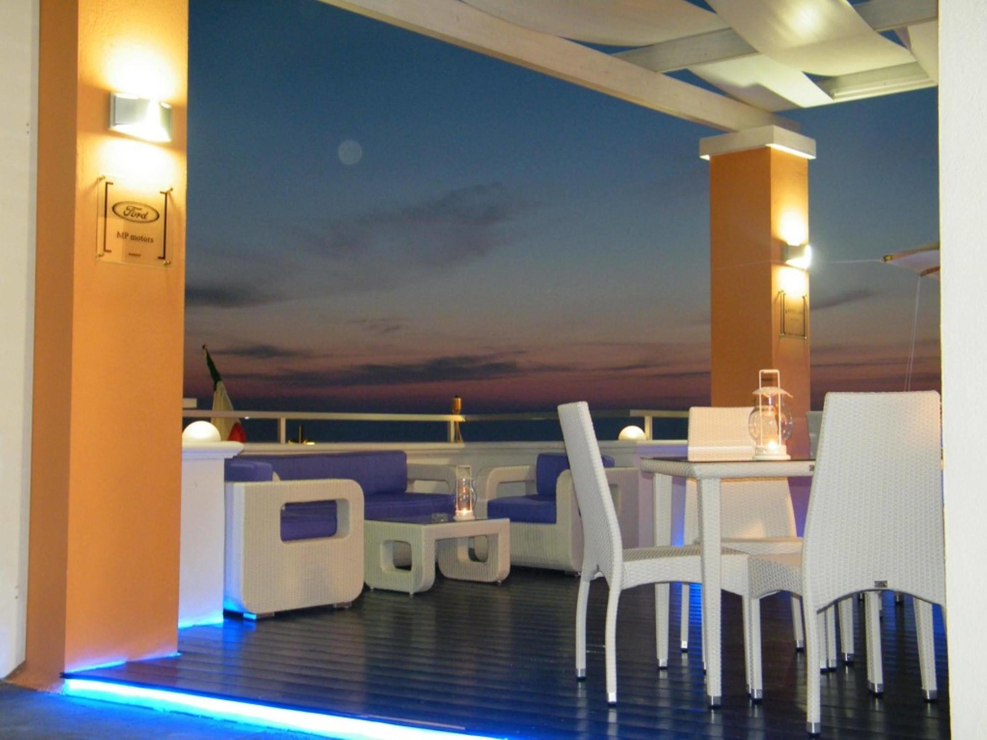 Piccadilly Rooms Restaurant And Beach Santa Maria al Bagno Luaran gambar