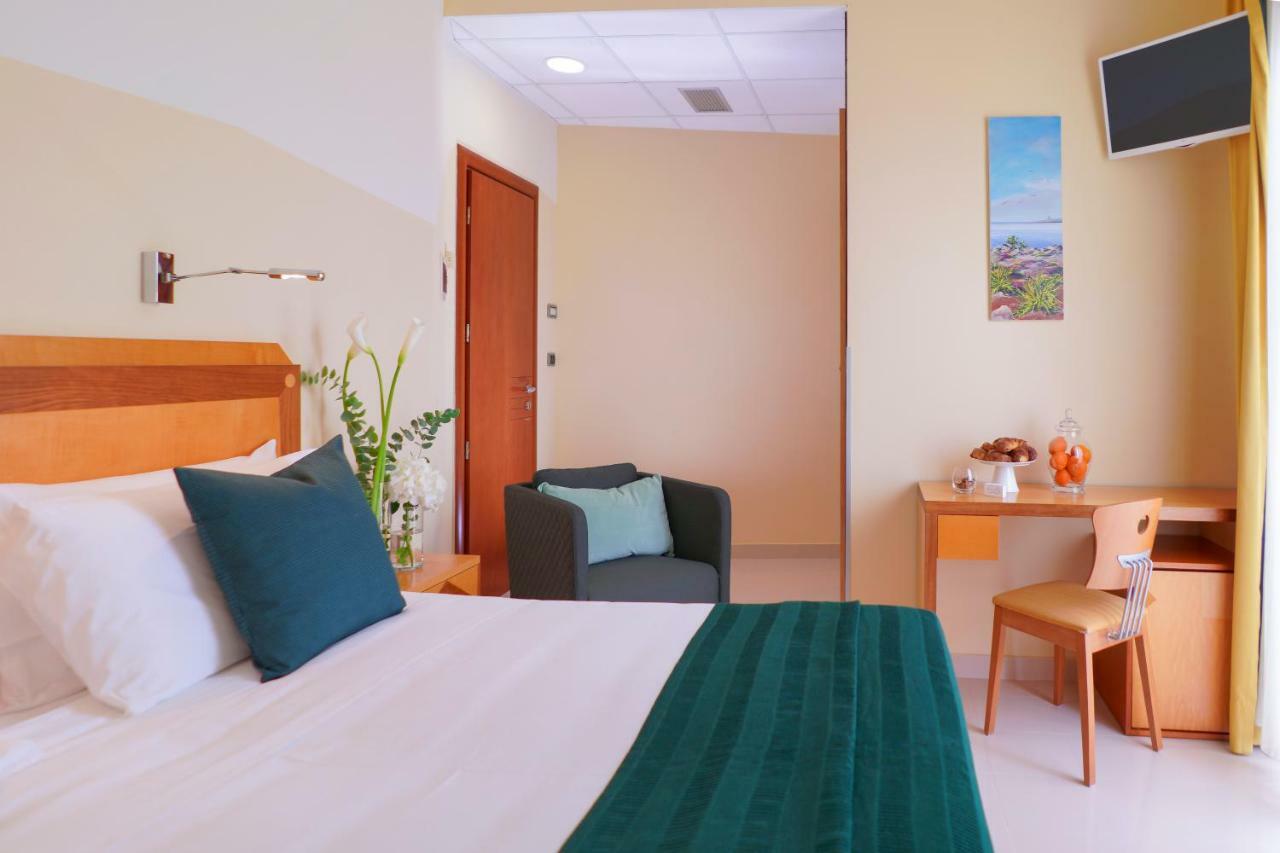 Piccadilly Rooms Restaurant And Beach Santa Maria al Bagno Luaran gambar