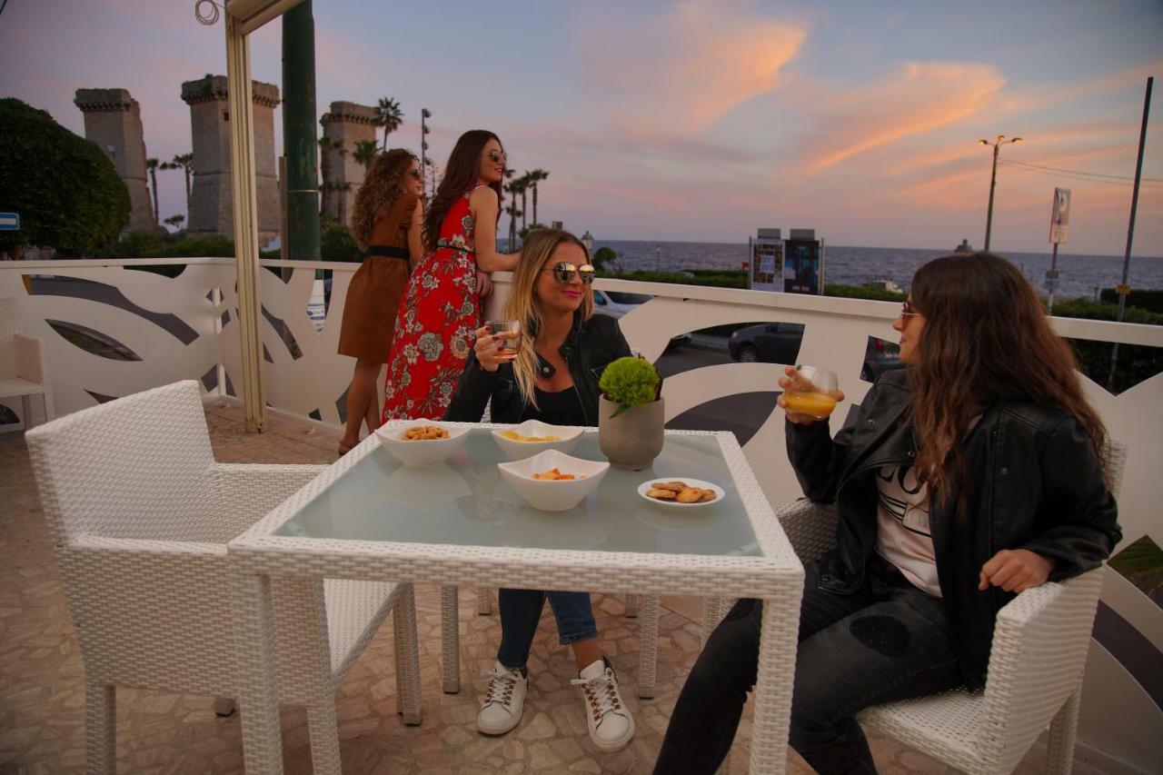 Piccadilly Rooms Restaurant And Beach Santa Maria al Bagno Luaran gambar