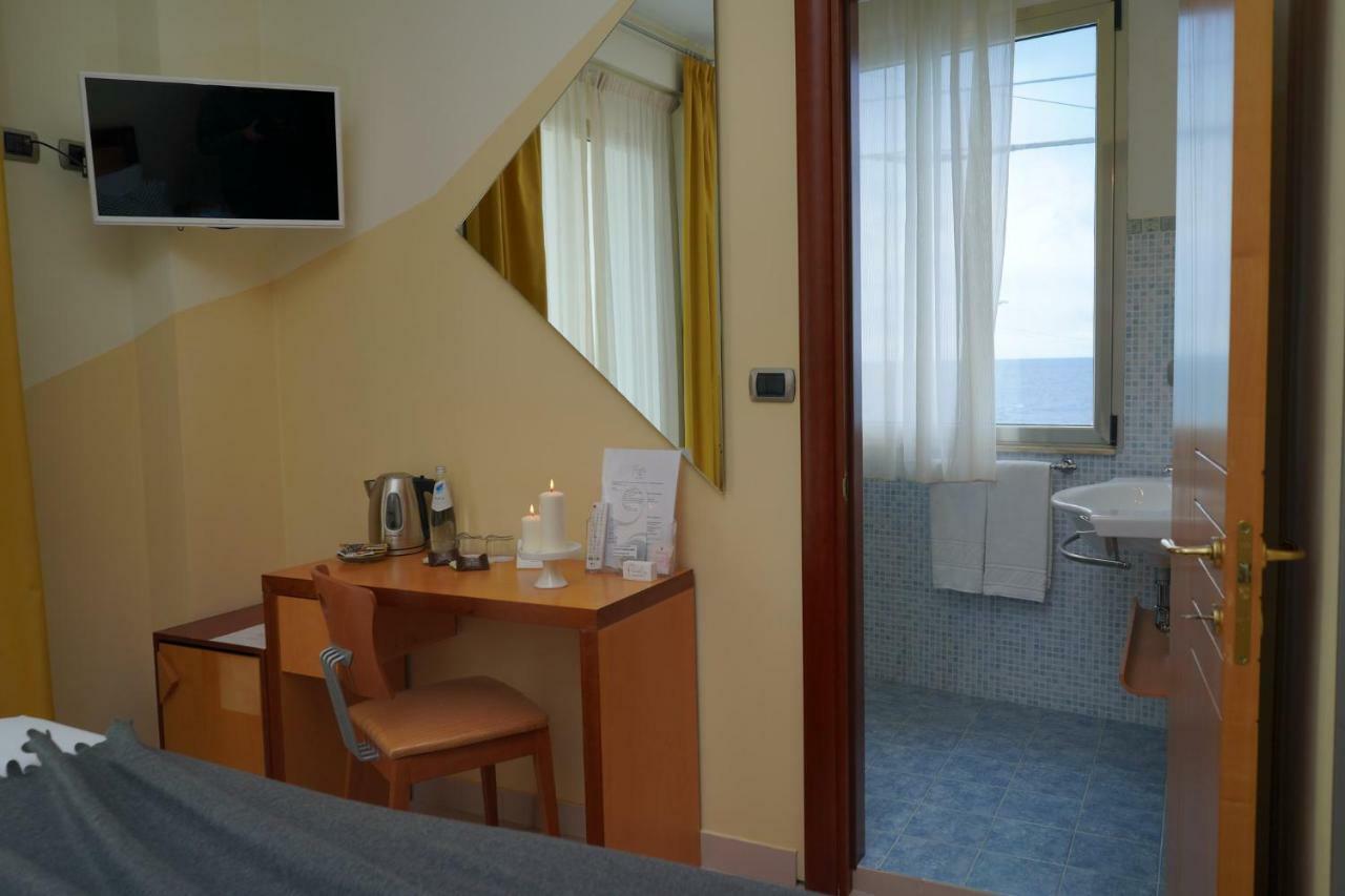Piccadilly Rooms Restaurant And Beach Santa Maria al Bagno Luaran gambar