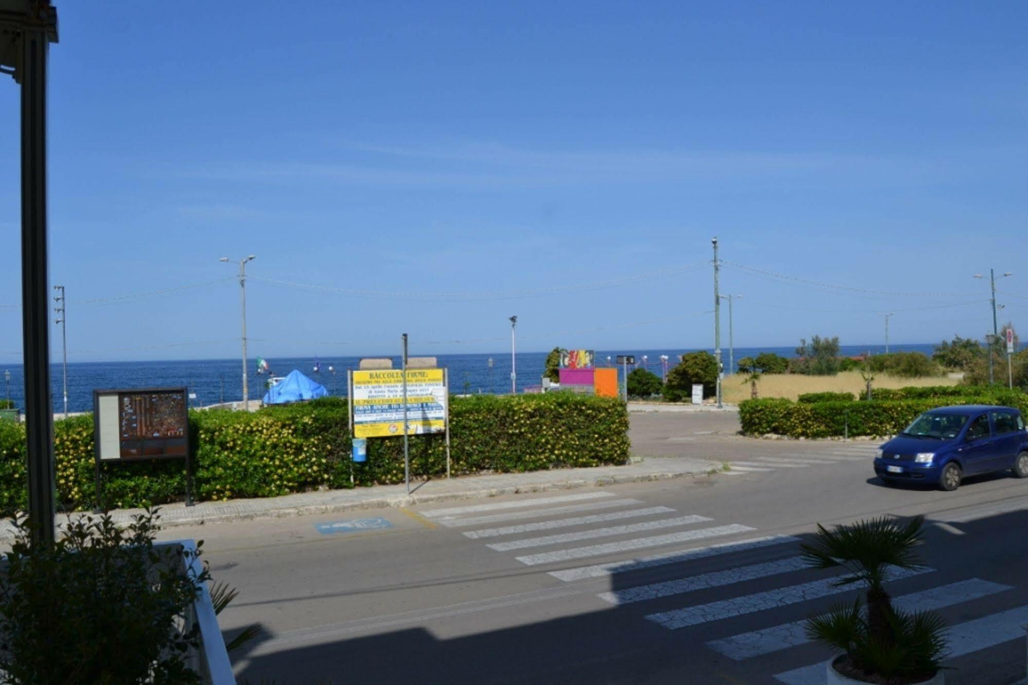 Piccadilly Rooms Restaurant And Beach Santa Maria al Bagno Luaran gambar