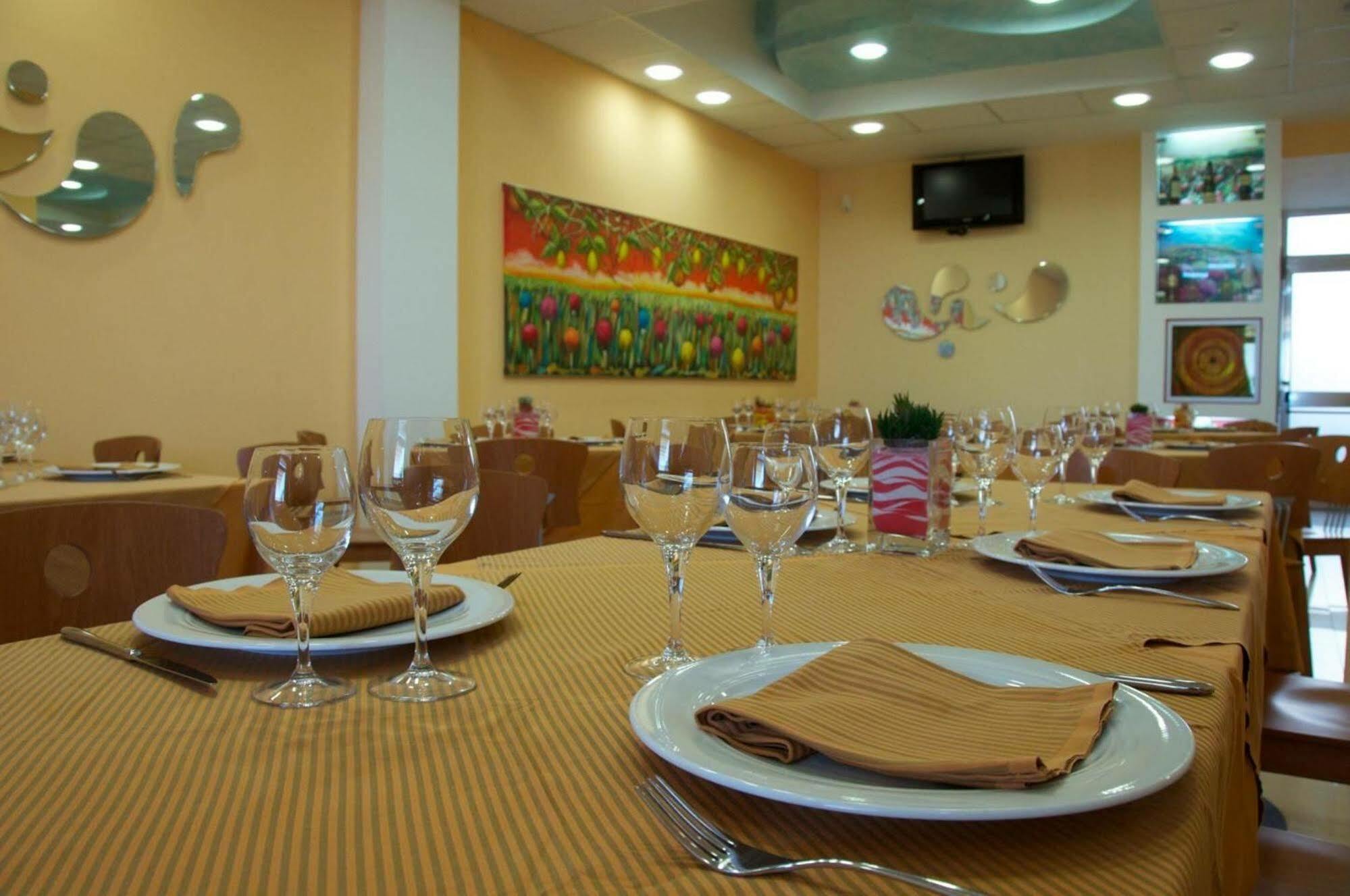Piccadilly Rooms Restaurant And Beach Santa Maria al Bagno Luaran gambar