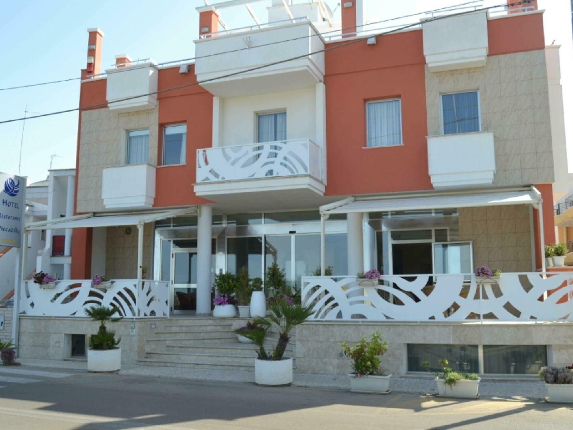 Piccadilly Rooms Restaurant And Beach Santa Maria al Bagno Luaran gambar